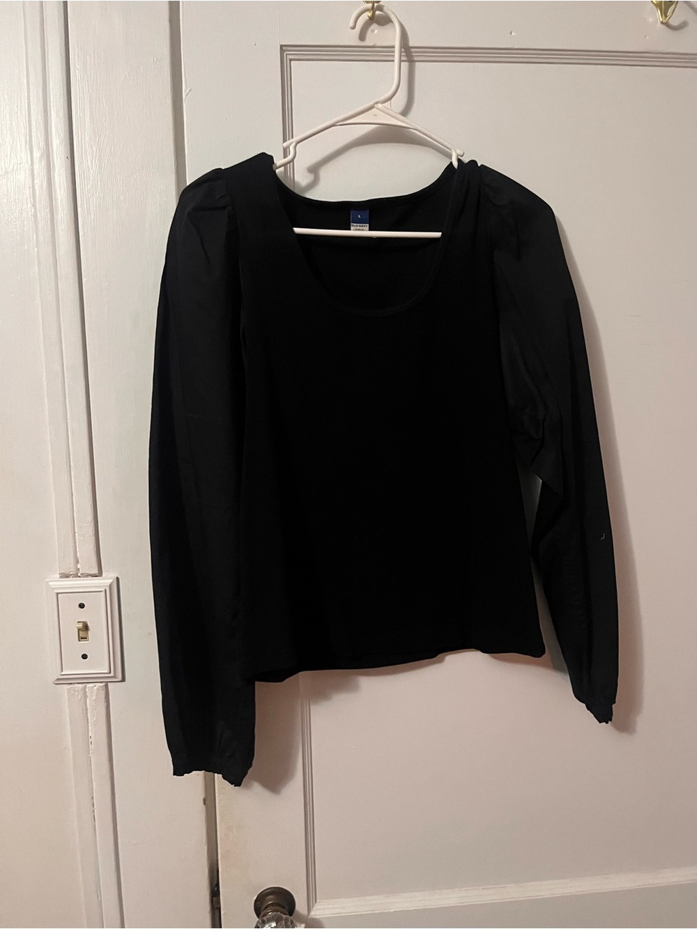 Black Long-Sleeve Women's Top - Classic Crewneck